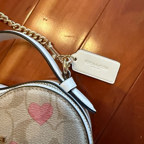 Coach Heart Crossbody In Signature Canvas With Heart Print CP021 - Picture 4 of 12